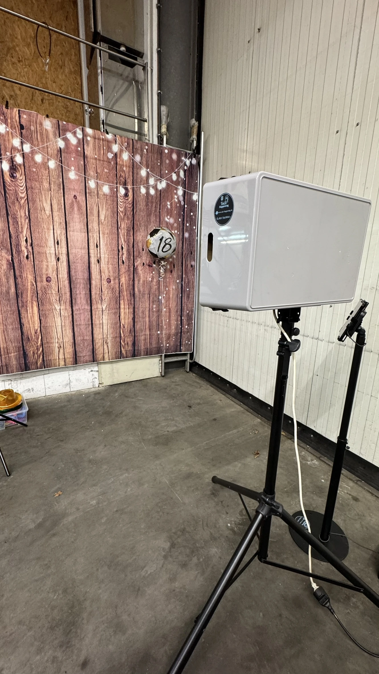 Geburtstag mit kompakter Fotobox Bambus und Leinwand