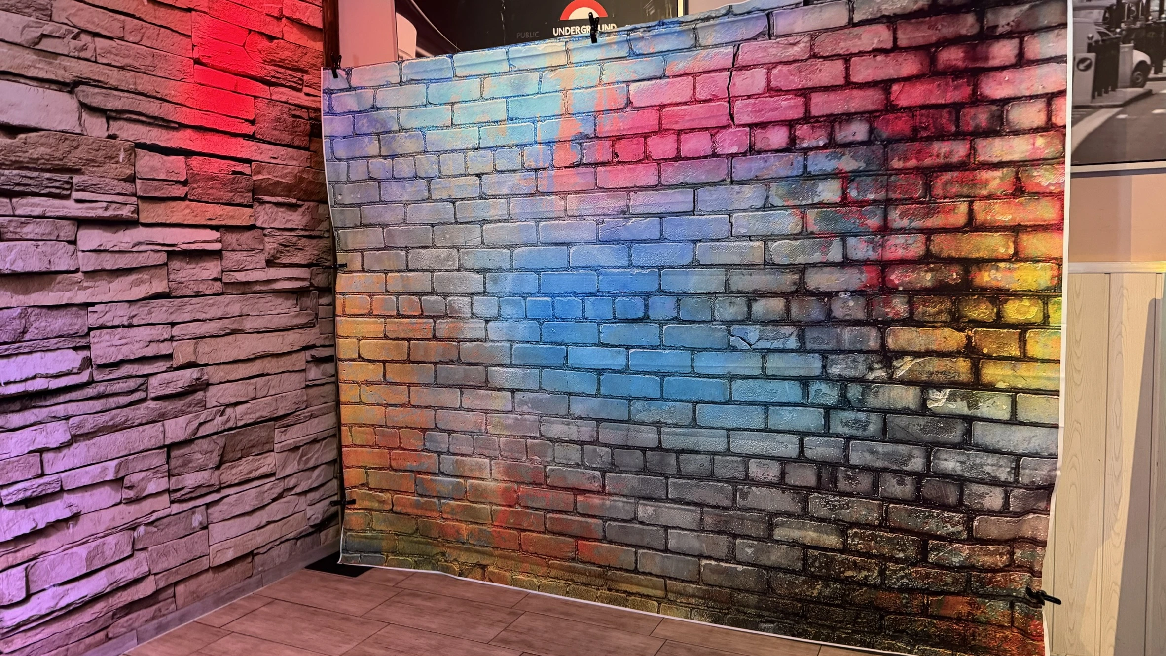 Leinwand Backsteinwand bunt